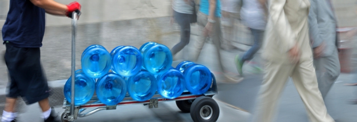 livraison d'eau par porteur d'eau