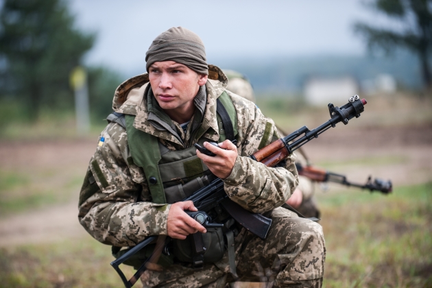Le soldat est armé
