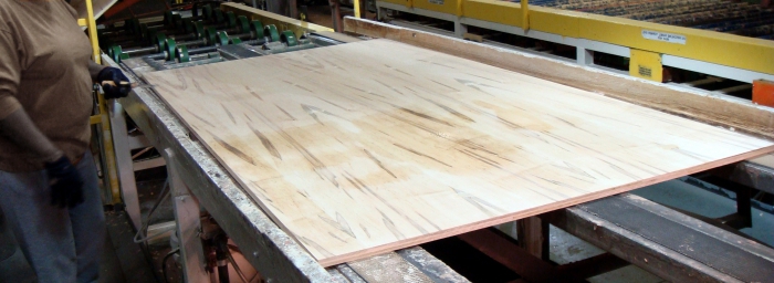 Caractéristiques des équipements de fabrication de contreplaqué