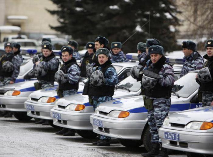 La police sans armée est-elle emmenée à la police