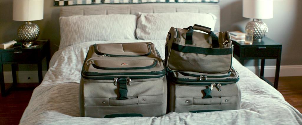 Valises sur le lit