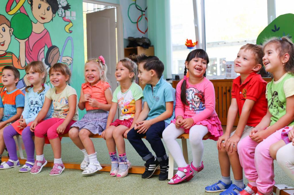 A quel âge puis-je aller à la maternelle?