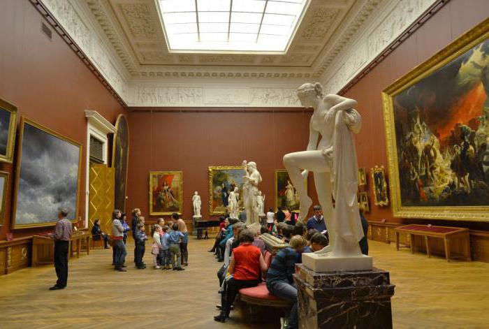Expositions au palais Mikhailovsky à Saint-Pétersbourg