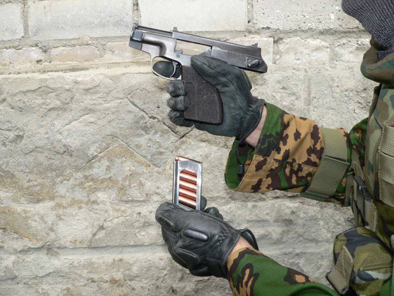 pistolet silencieux pss