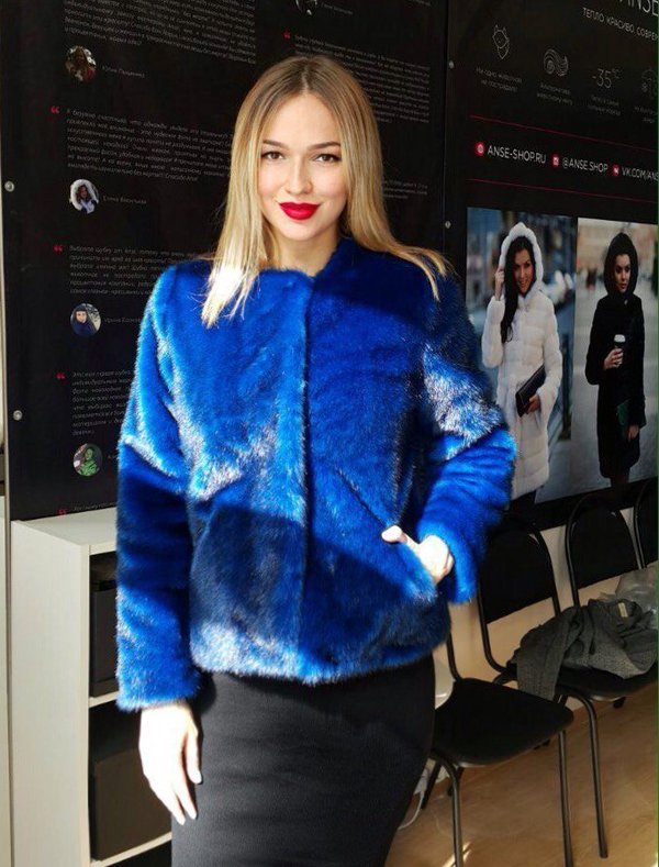 manteau de fourrure bleu