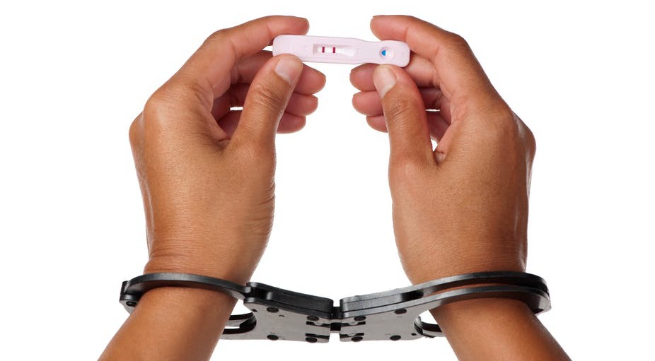 report de la peine purgeant une peine aux femmes ayant de jeunes enfants