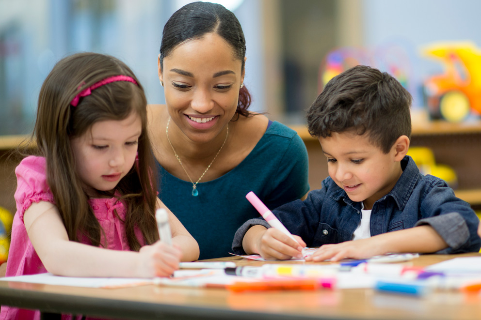 enfants et enseignant
