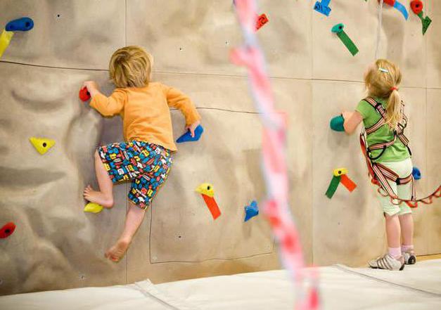 mur d'escalade pour enfants à Moscou