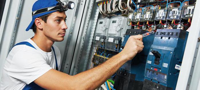 description de l'emploi électricien 4 catégories