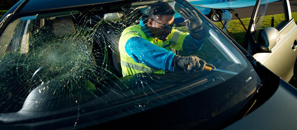 verre brisé dans la voiture