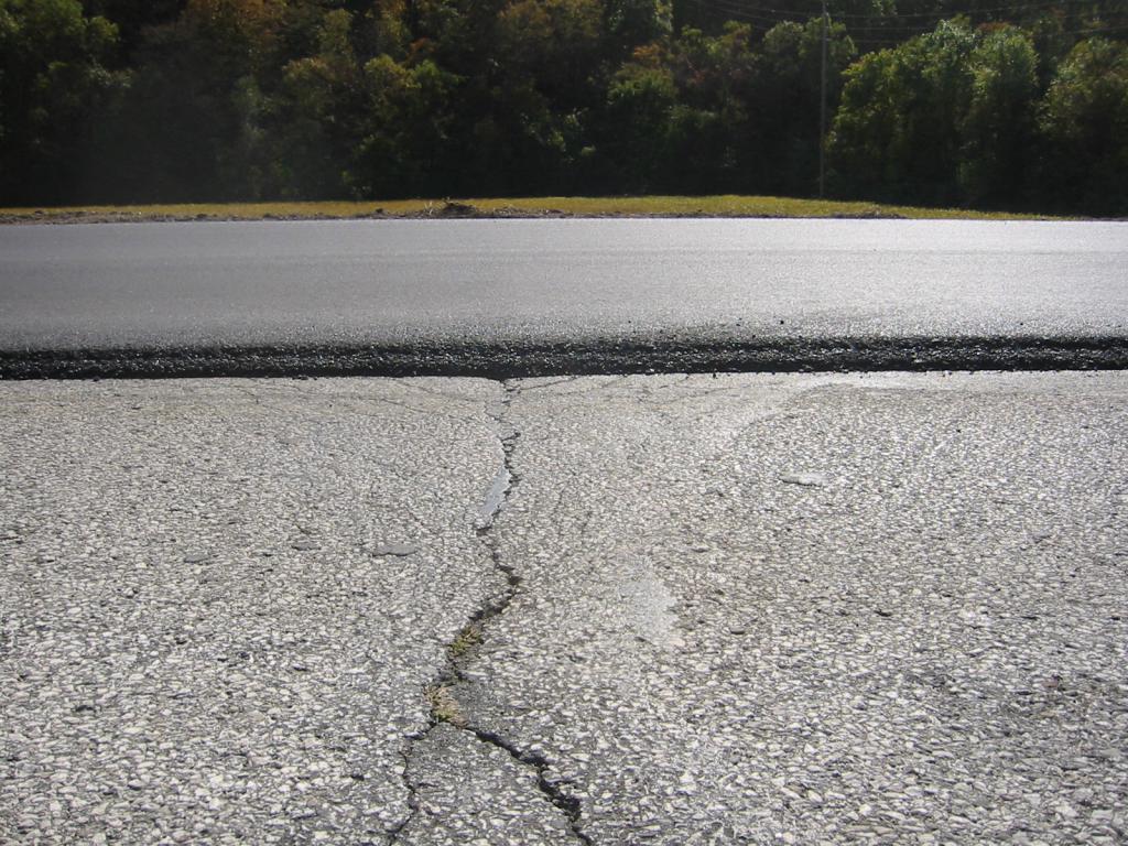 Fissures sur le trottoir