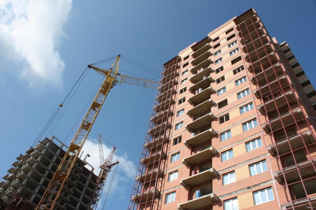 l'acte de recevoir un appartement dans un nouveau bâtiment inachevé