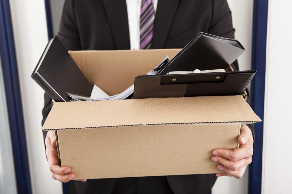 quand devraient-ils émettre un livre de travail après le licenciement