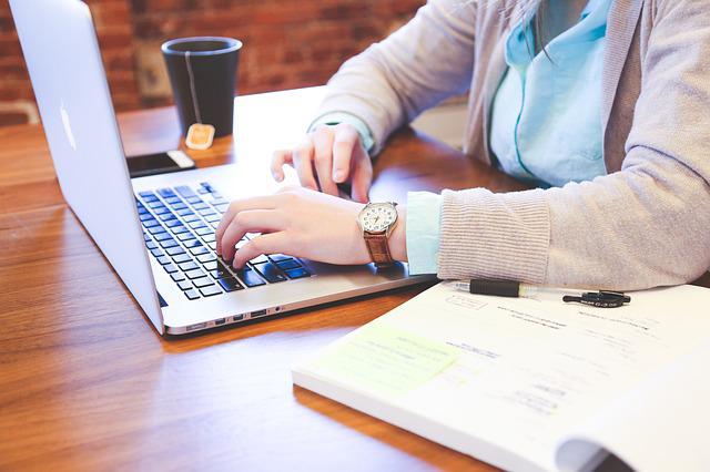 le travail à temps partiel est établi sur la base de