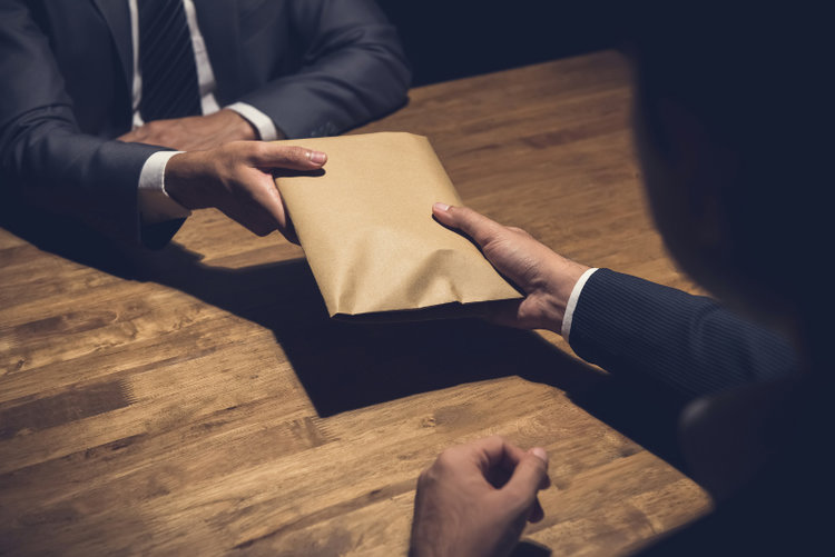 quel cadeau n'est pas considéré comme un pot-de-vin