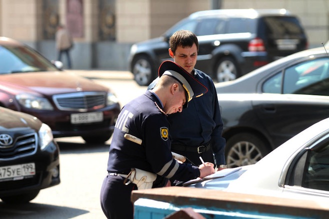 la police n'a pas le droit d'être membre d'un parti politique