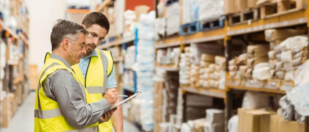 Contrôle des marchandises à l'entrepôt douanier