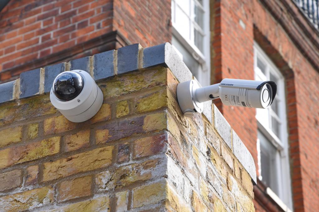 installation de caméras vidéo autour du périmètre du bâtiment