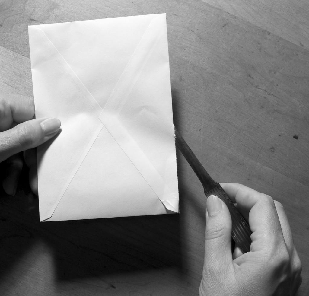 Lire les lettres de quelqu'un d'autre est une violation du secret de la communication