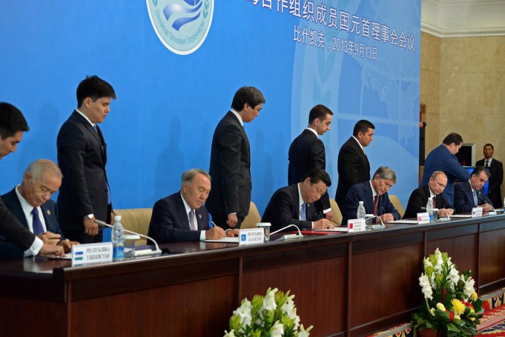 Signature des documents finaux du sommet de l'OCS