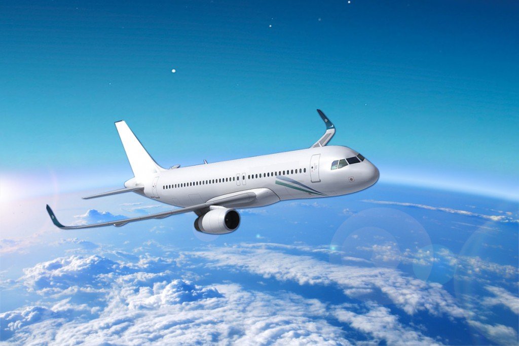 Avion et ciel bleu
