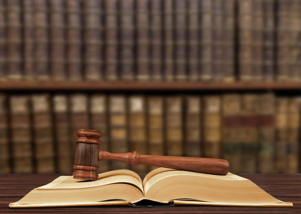 Marteau judiciaire et livres